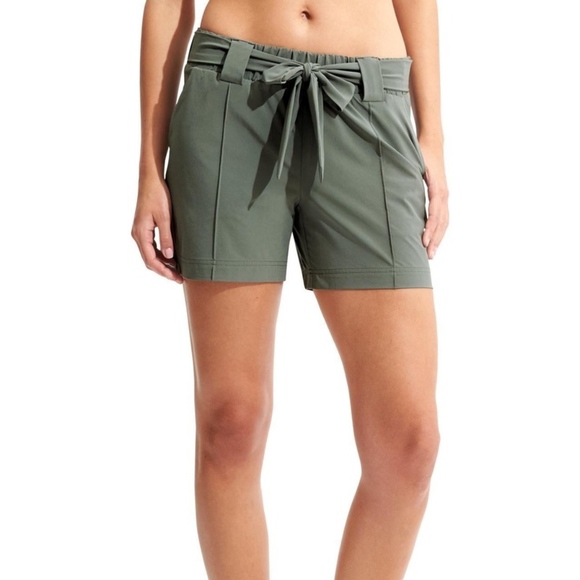 Athleta NWT Women/'s Lightning Bike short 5/" Size Small Color Black